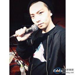 唱歌男网红吃瓜,揭秘娱乐圈背后的真相