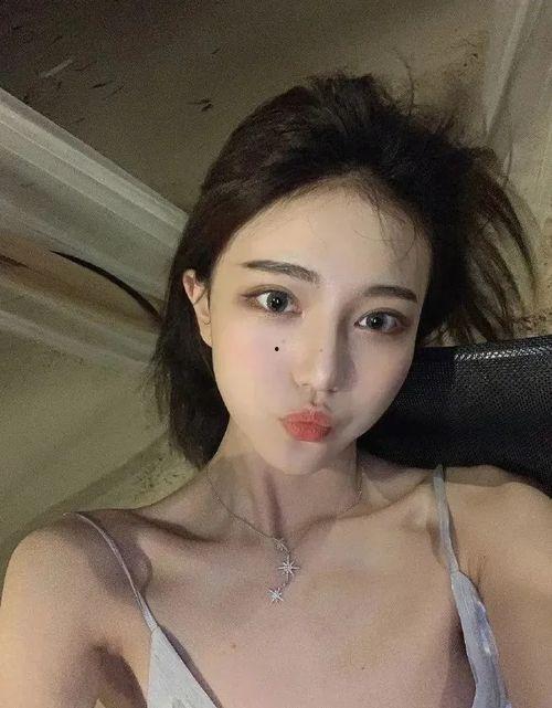 女生网红吃瓜视频下载