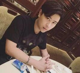 镇江网红主播帅哥吃瓜,镇江网红主播帅哥瓜田探秘记