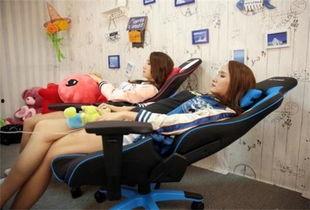 双胞胎网红吃瓜